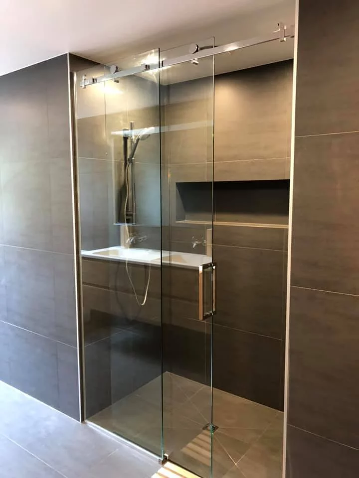 Frame-less Shower